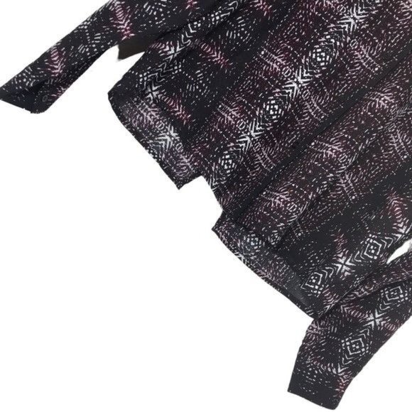 Jessica Simpson Mirren Abstract Print Button Up Blouse Size Medium - Picture 2 of 13